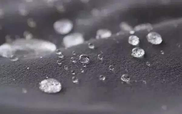 The Science Behind Quick-Dry Fabrics: How to Choose the Best Performance Material for Your Workout